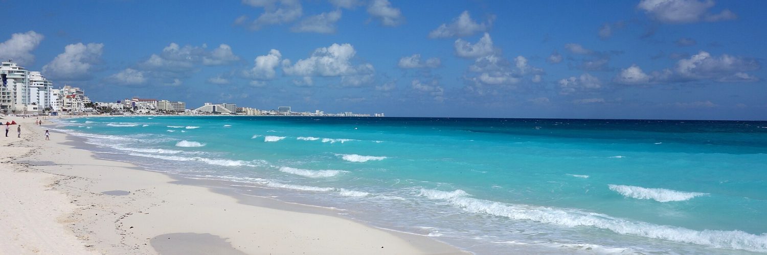 White sand and turquoise water on a Cancun beach