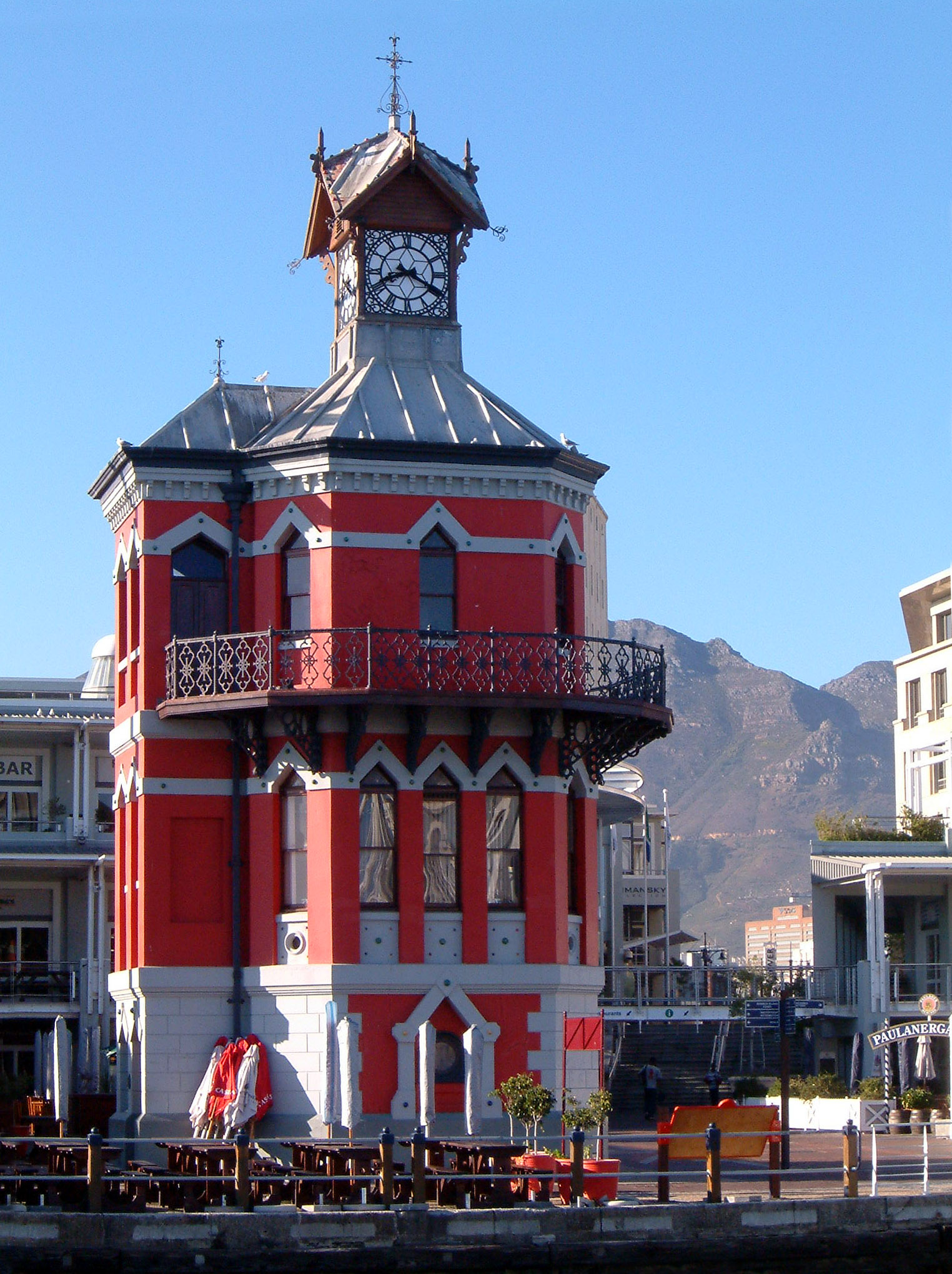 The V and A Waterfront harbour precinct in Cape Town
