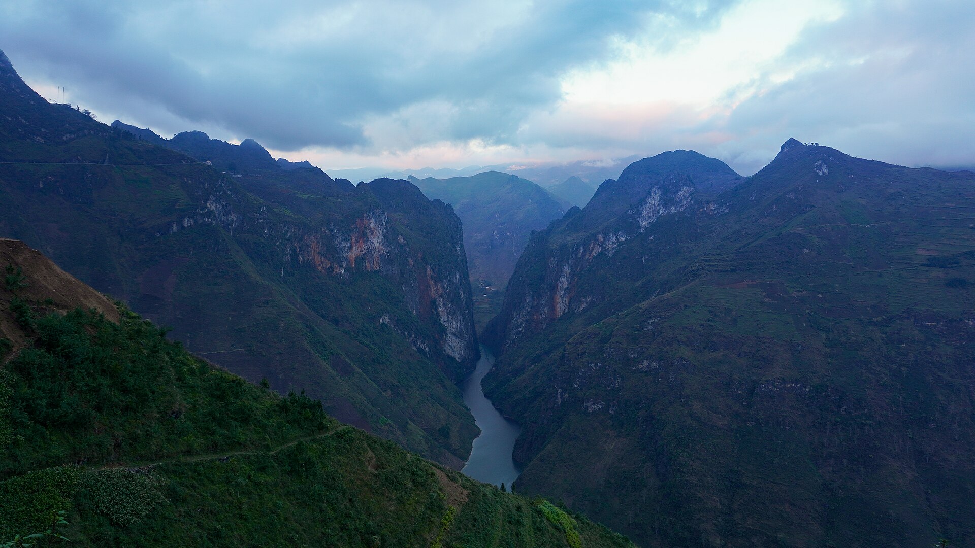 Ma Pi Leng mountain pass on the Ha Giang Loop, northern Vietnam