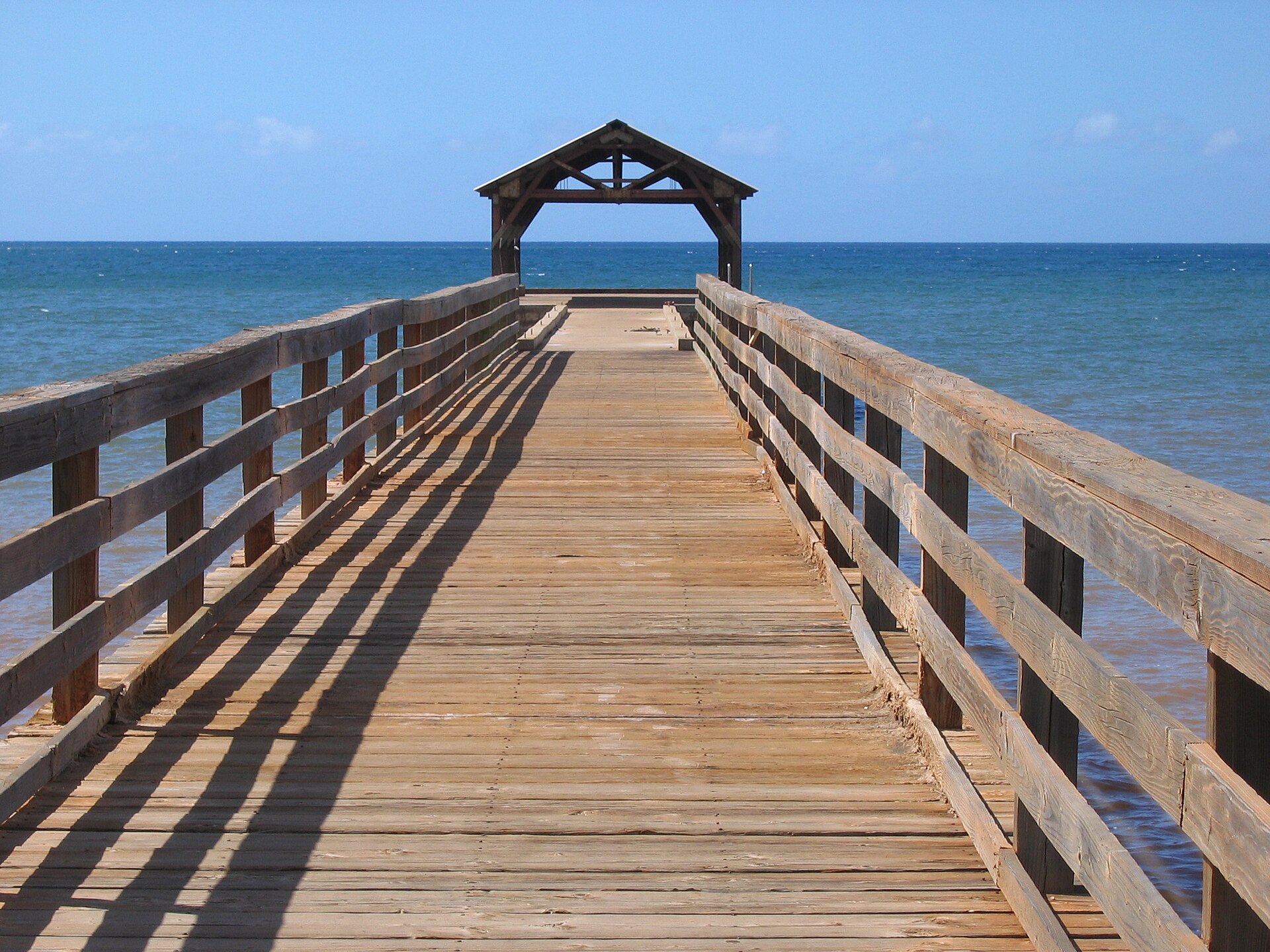 A one-lane bridge on the north shore road of Kauai