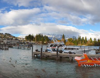 Queenstown on the shore of Lake Wakatipu with the Remarkables mountains behind