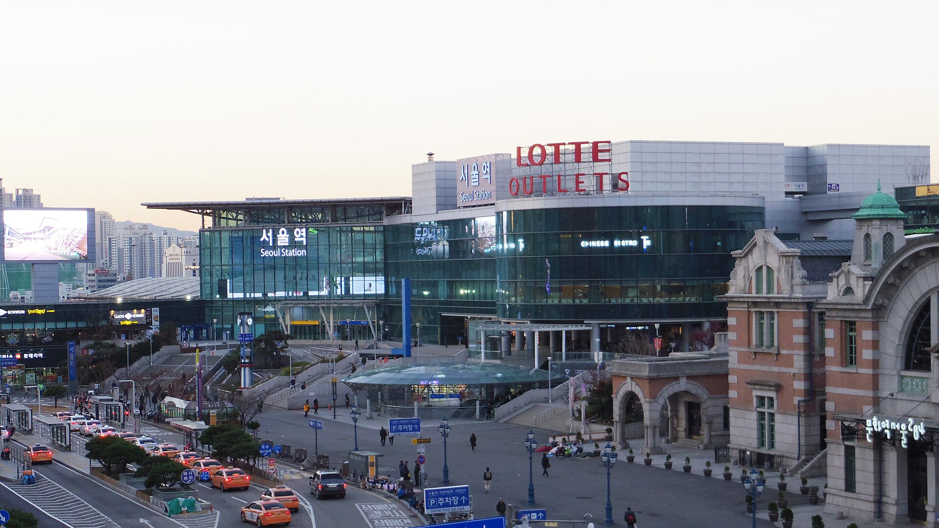 The main concourse building of Seoul Station